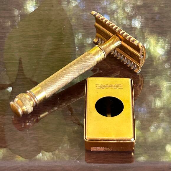 Vintage Gillette Gold Safety Razor Set w/ Blade Case & Blades - Picture 9 of 15